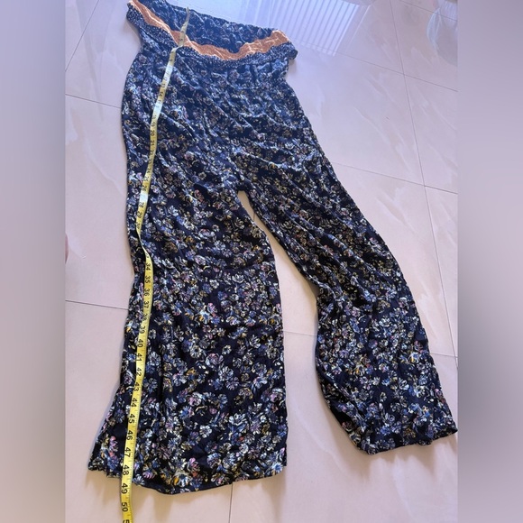 Floral Wide-Leg Pants with Yellow Trim MUDD STRAPPLES BLACK FLORAL JUMPSUIT - Picture 12 of 16